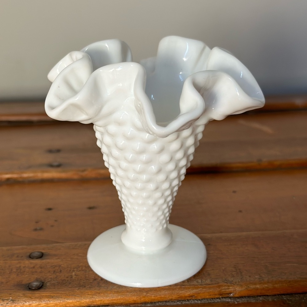 ✨Vintage Fenton Milk Glass Hobnail Vase, Ruffle Edge✨